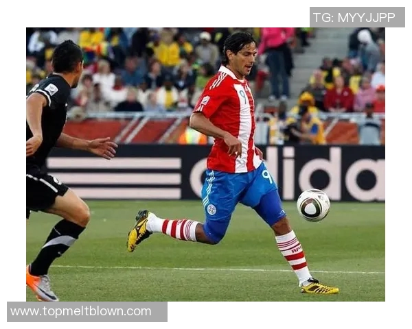 黑皮肤足球球星的荣耀与奋斗：跨越种族偏见成就传奇之路